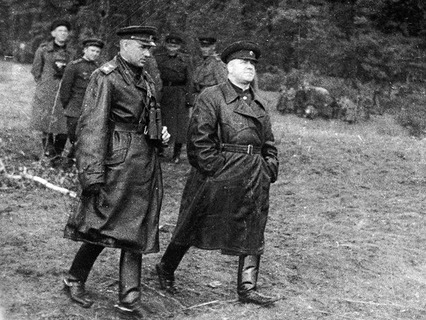 Служили два товарища