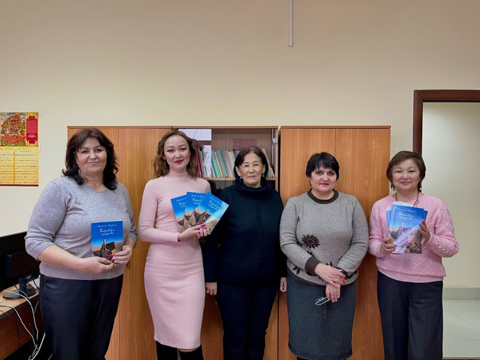 Новый сборник Татьяны Бадаковой в подарок Национальной библиотеке