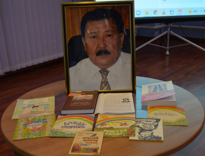 «Теегин хәәртә үрн»: вечер-портрет, посвященный 65-летнему юбилею поэта, прозаика Николая Джамбуловича Санджиева «Теегин хәәртә үрн»: вечер-портрет, посвященный 65-летнему юбилею поэта, прозаика Николая Джамбуловича Санджиева