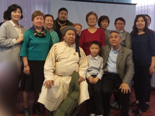 Заседание клуба «Краевед», посвященное 65-летию народного джангарчи Владимира Оконовича Каруева Заседание клуба «Краевед», посвященное 65-летию народного джангарчи Владимира Оконовича Каруева
