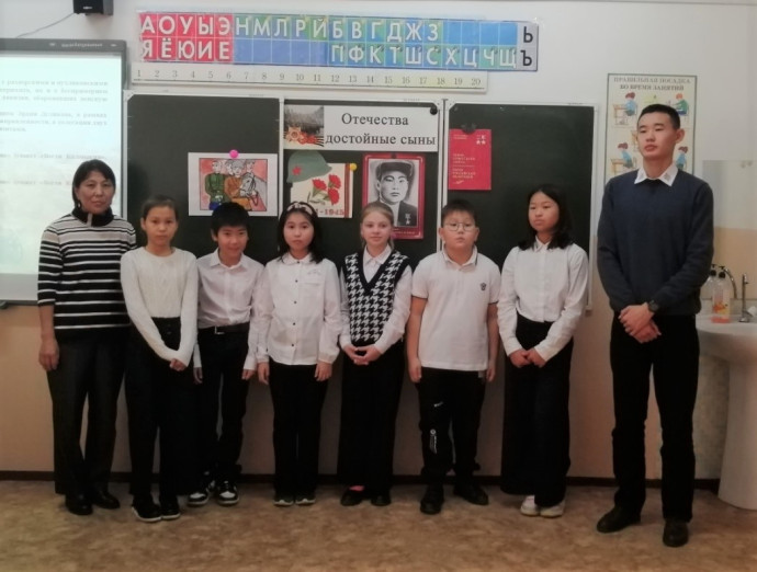 Урок мужества «Донские ковыли, поведайте о подвиге Эрдни…» (К 100-летию со дня рождения Героя Советского Союза Э. Деликова) Урок мужества «Донские ковыли, поведайте о подвиге Эрдни…» (К 100-летию со дня рождения Героя Советского Союза Э. Деликова)